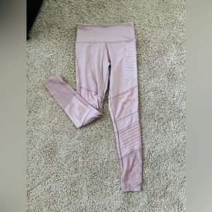 Victoria Secret PINK ultimate leggings. Size small